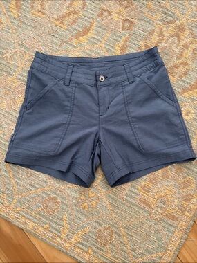 Casual Navy Blue Women's Bermuda Shorts with Front Pockets